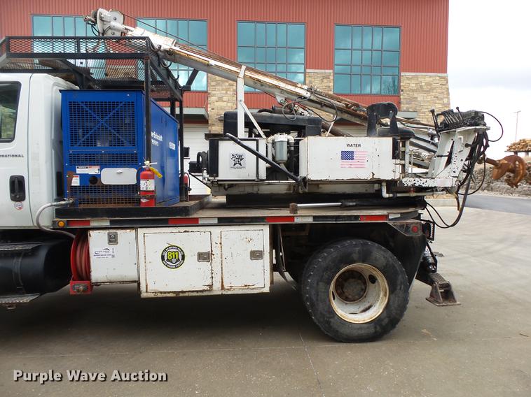 image for item DB7306 2002 International 7400 derrick digger truck
