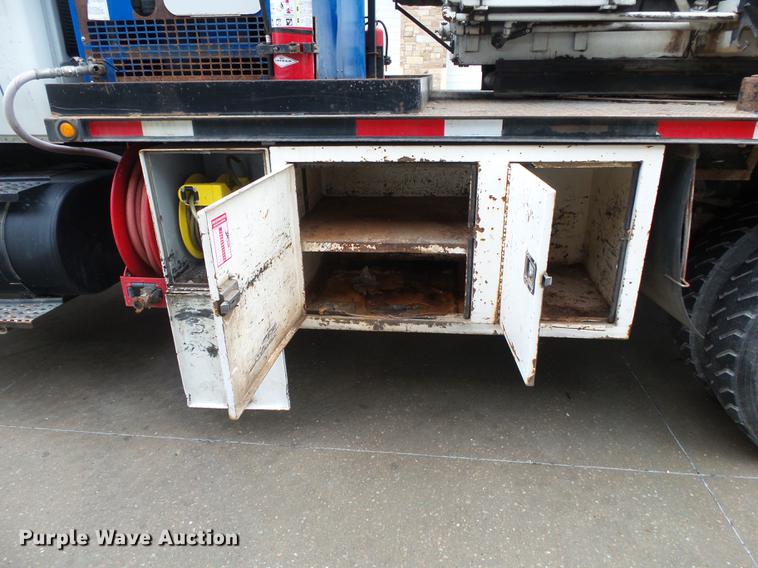 image for item DB7306 2002 International 7400 derrick digger truck