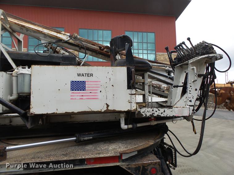 image for item DB7306 2002 International 7400 derrick digger truck