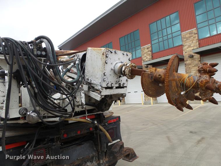 image for item DB7306 2002 International 7400 derrick digger truck