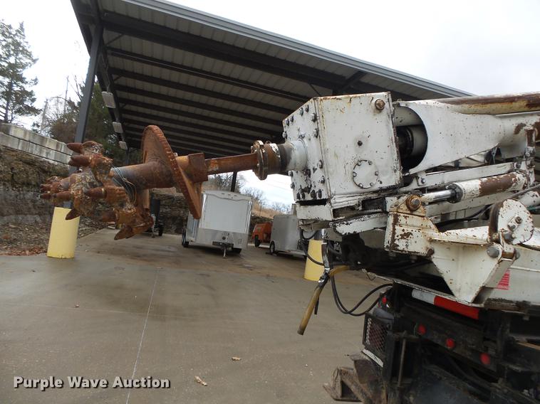 image for item DB7306 2002 International 7400 derrick digger truck