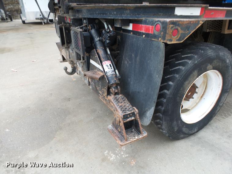 image for item DB7306 2002 International 7400 derrick digger truck