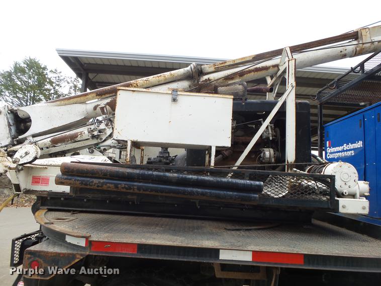 image for item DB7306 2002 International 7400 derrick digger truck