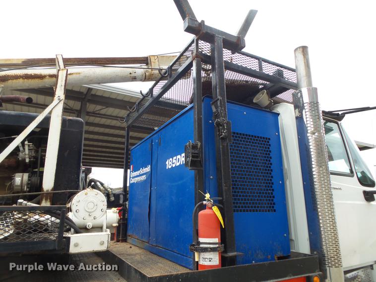 image for item DB7306 2002 International 7400 derrick digger truck