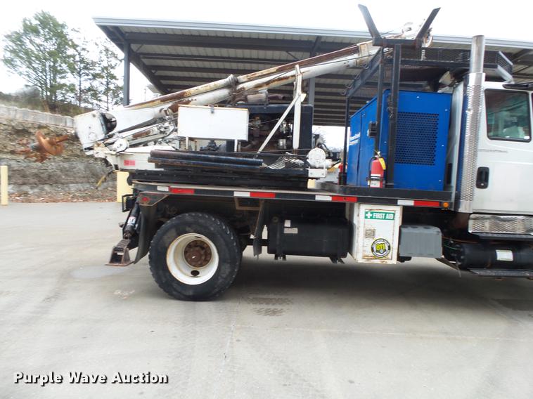 image for item DB7306 2002 International 7400 derrick digger truck
