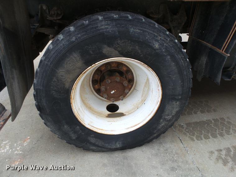 image for item DB7306 2002 International 7400 derrick digger truck