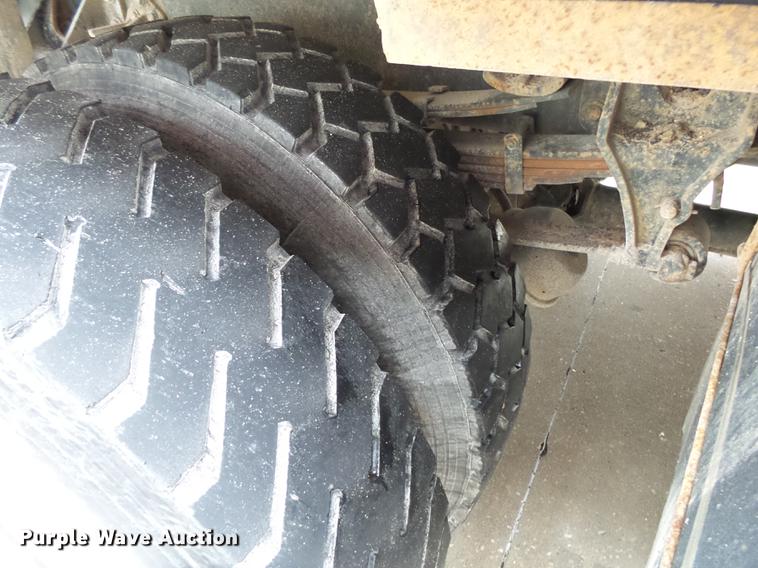 image for item DB7306 2002 International 7400 derrick digger truck