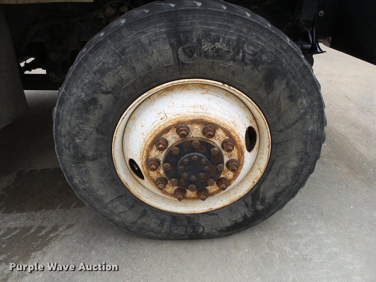 image for item DB7306 2002 International 7400 derrick digger truck