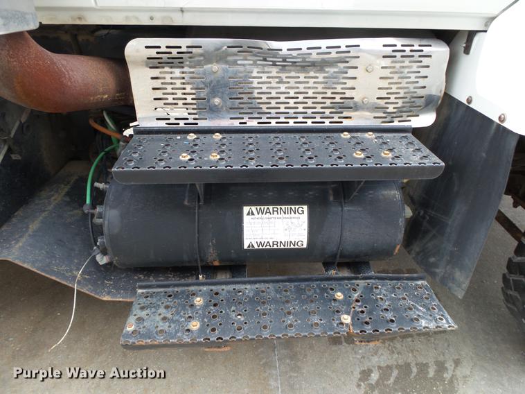 image for item DB7306 2002 International 7400 derrick digger truck