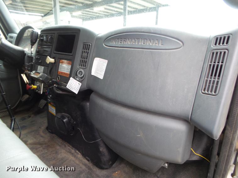 image for item DB7306 2002 International 7400 derrick digger truck