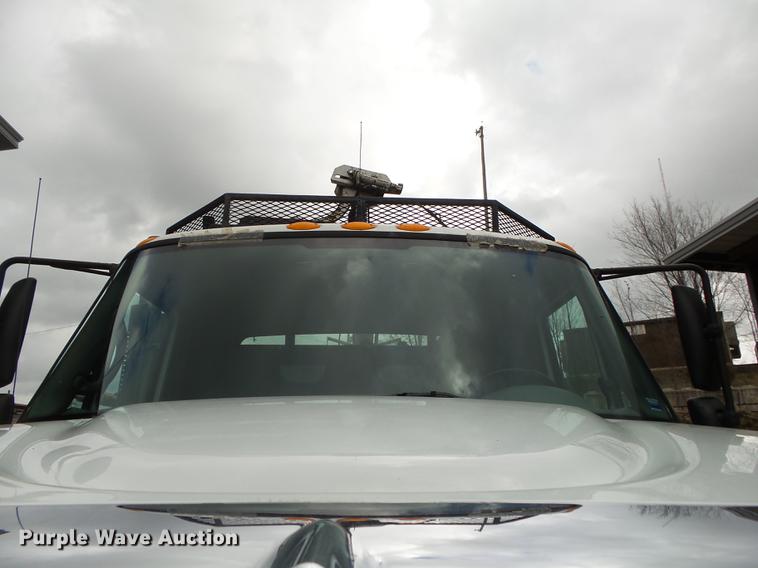 image for item DB7306 2002 International 7400 derrick digger truck