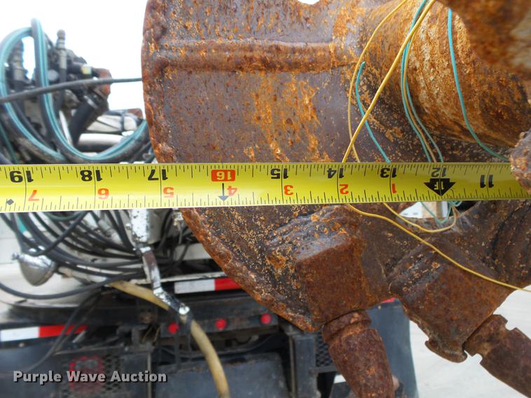 image for item DB7306 2002 International 7400 derrick digger truck