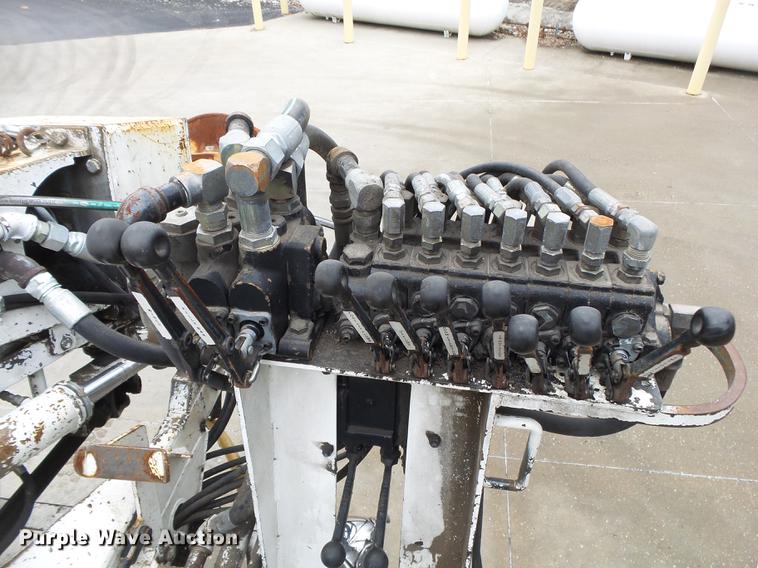 image for item DB7306 2002 International 7400 derrick digger truck