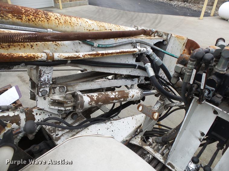 image for item DB7306 2002 International 7400 derrick digger truck