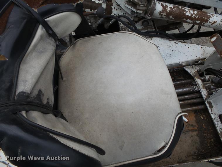 image for item DB7306 2002 International 7400 derrick digger truck