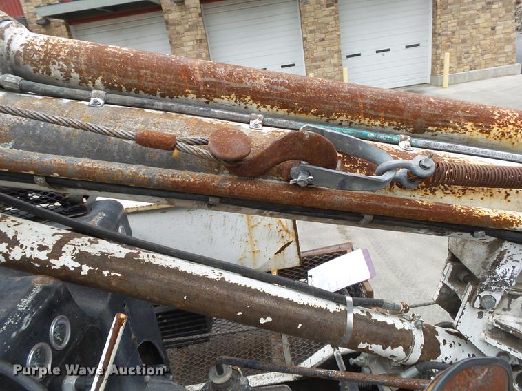 image for item DB7306 2002 International 7400 derrick digger truck