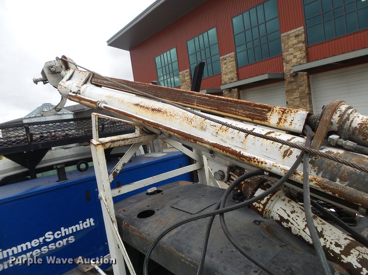 image for item DB7306 2002 International 7400 derrick digger truck