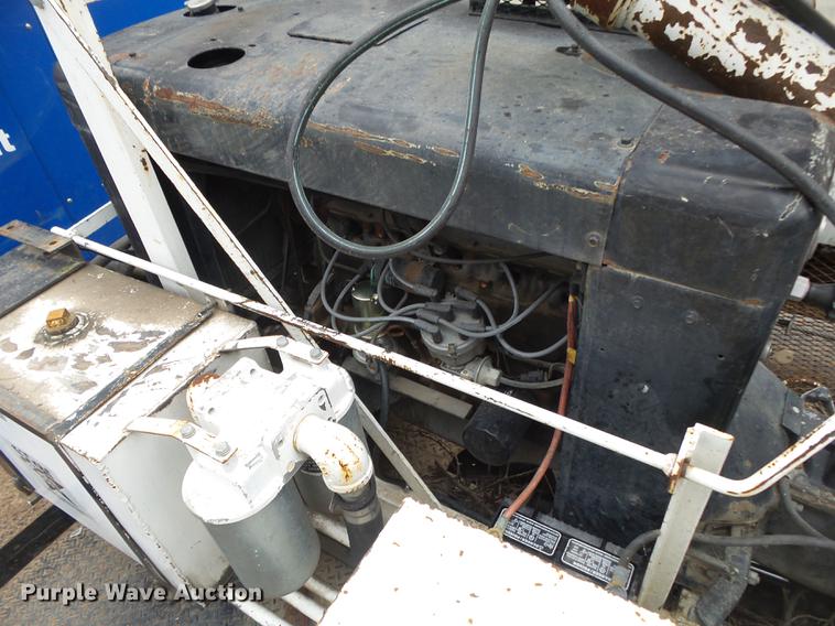 image for item DB7306 2002 International 7400 derrick digger truck