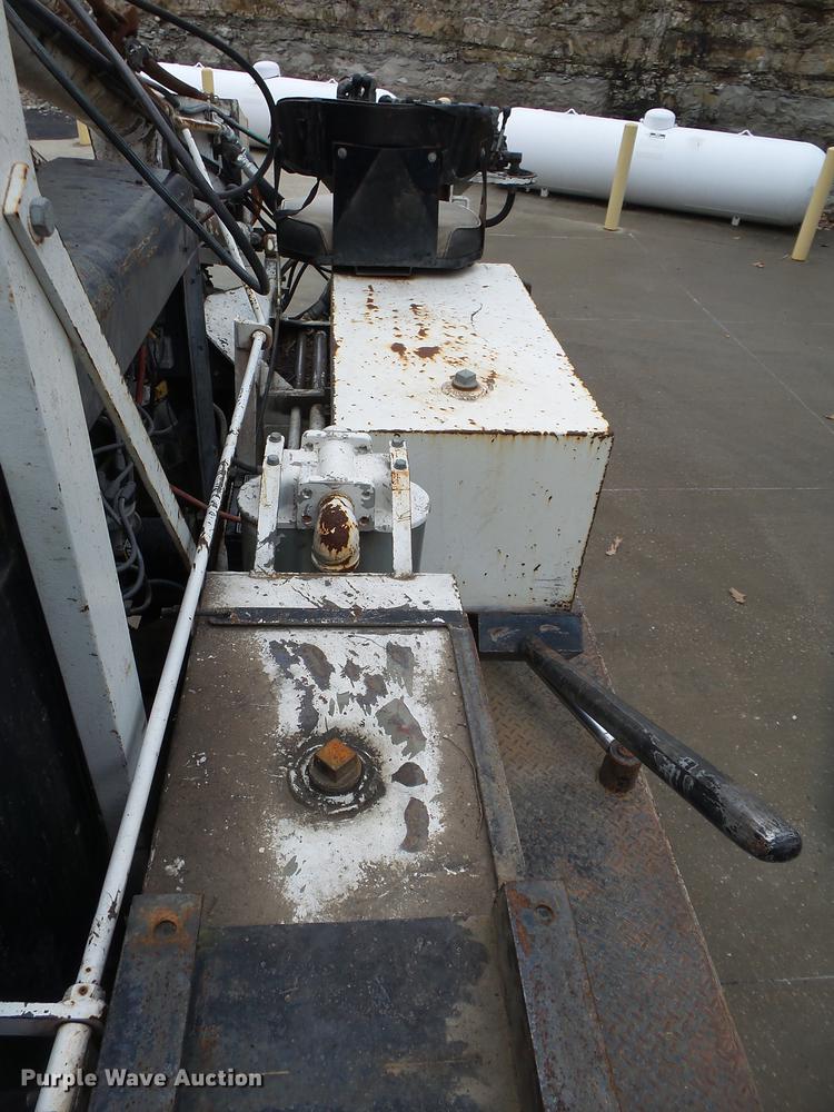 image for item DB7306 2002 International 7400 derrick digger truck