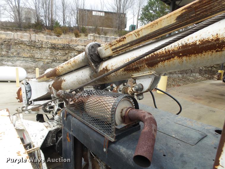 image for item DB7306 2002 International 7400 derrick digger truck