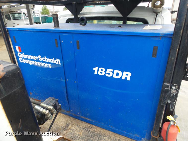 image for item DB7306 2002 International 7400 derrick digger truck