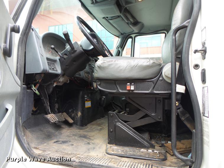 image for item DB7306 2002 International 7400 derrick digger truck