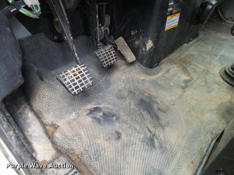 image for item DB7306 2002 International 7400 derrick digger truck