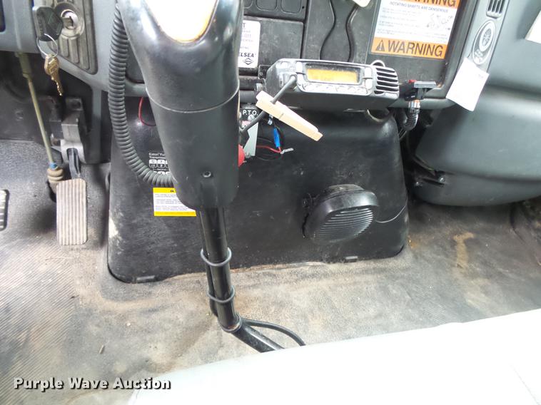 image for item DB7306 2002 International 7400 derrick digger truck