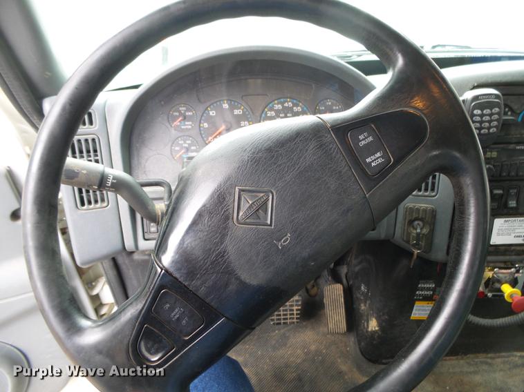 image for item DB7306 2002 International 7400 derrick digger truck