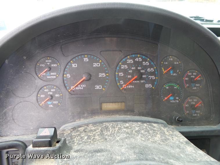 image for item DB7306 2002 International 7400 derrick digger truck