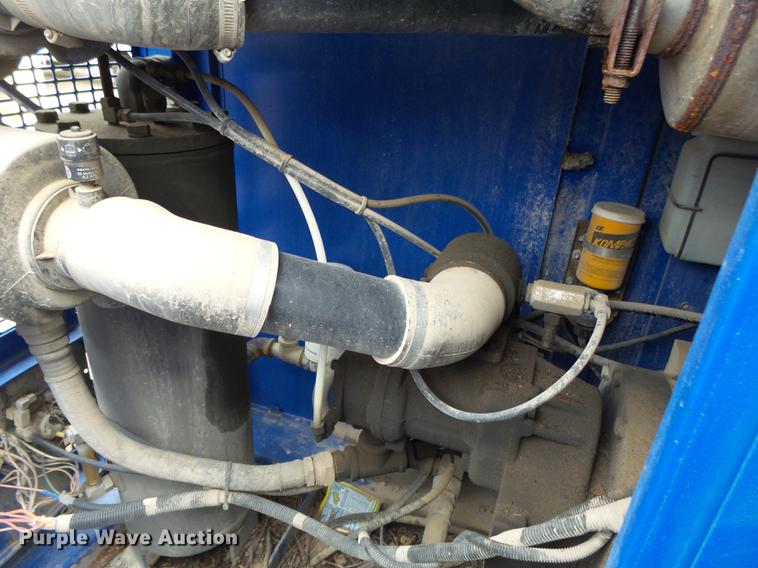 image for item DB7306 2002 International 7400 derrick digger truck