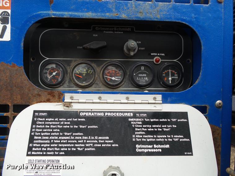 image for item DB7306 2002 International 7400 derrick digger truck