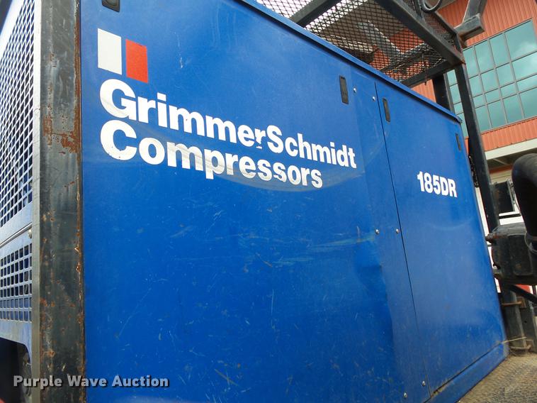 image for item DB7306 2002 International 7400 derrick digger truck