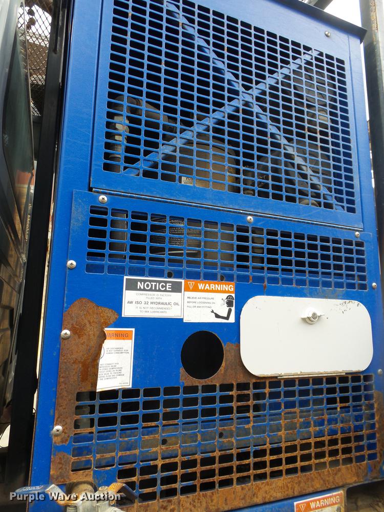 image for item DB7306 2002 International 7400 derrick digger truck