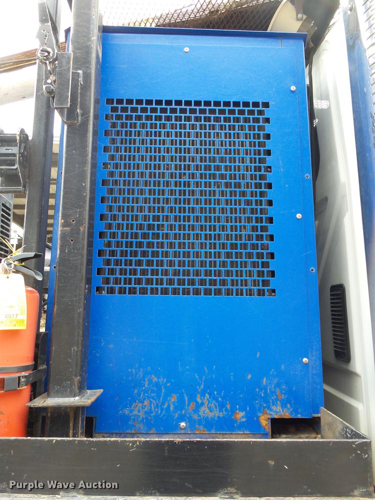 image for item DB7306 2002 International 7400 derrick digger truck