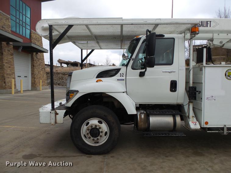 image for item DB7307 2008 International 7500 bucket truck