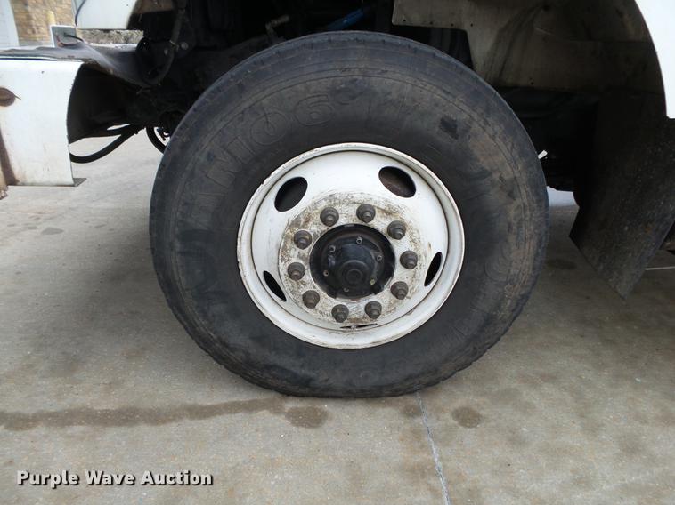 image for item DB7307 2008 International 7500 bucket truck