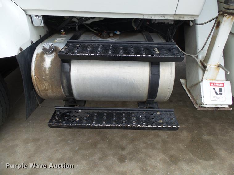 image for item DB7307 2008 International 7500 bucket truck