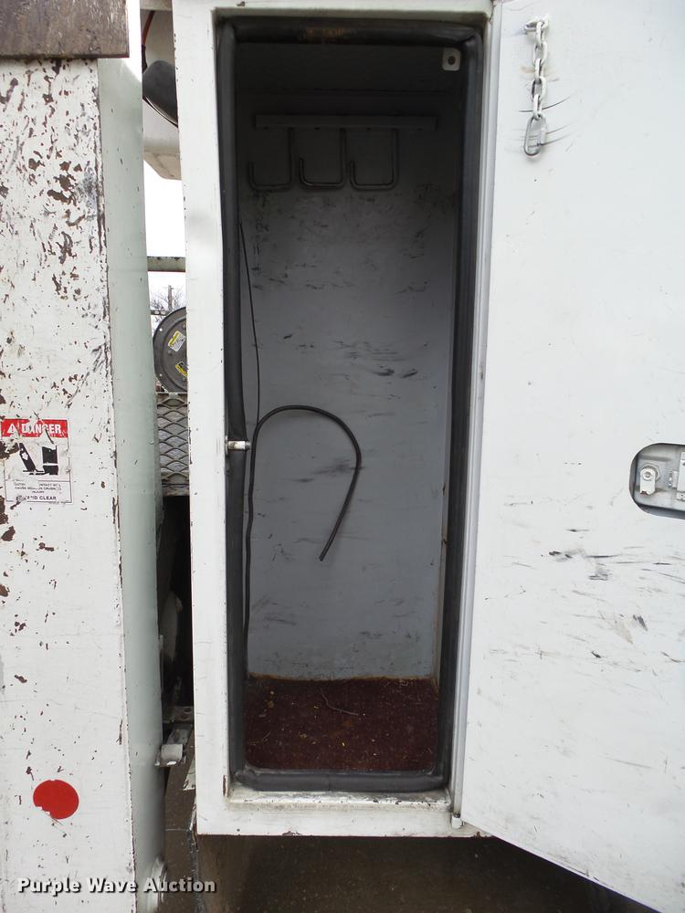 image for item DB7307 2008 International 7500 bucket truck