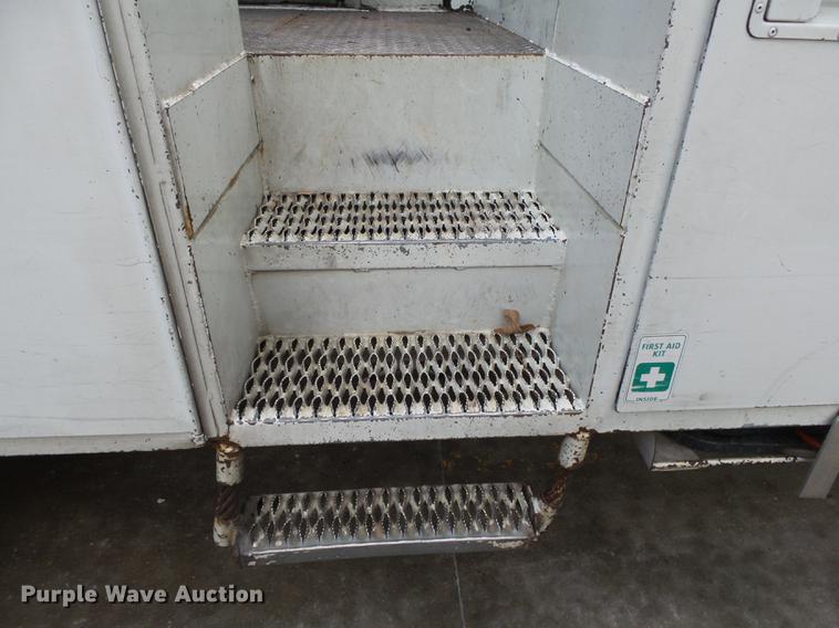 image for item DB7307 2008 International 7500 bucket truck