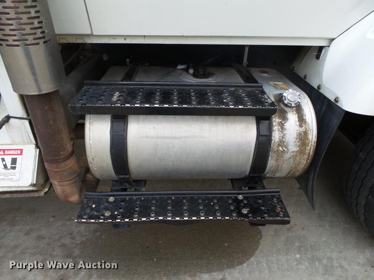 image for item DB7307 2008 International 7500 bucket truck