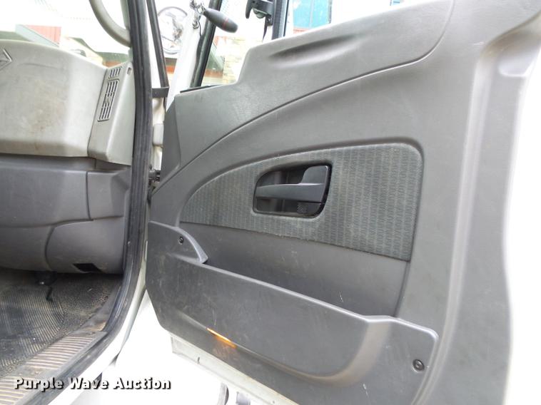 image for item DB7307 2008 International 7500 bucket truck