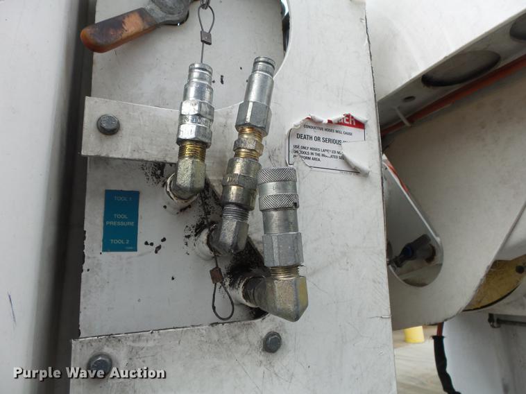 image for item DB7307 2008 International 7500 bucket truck