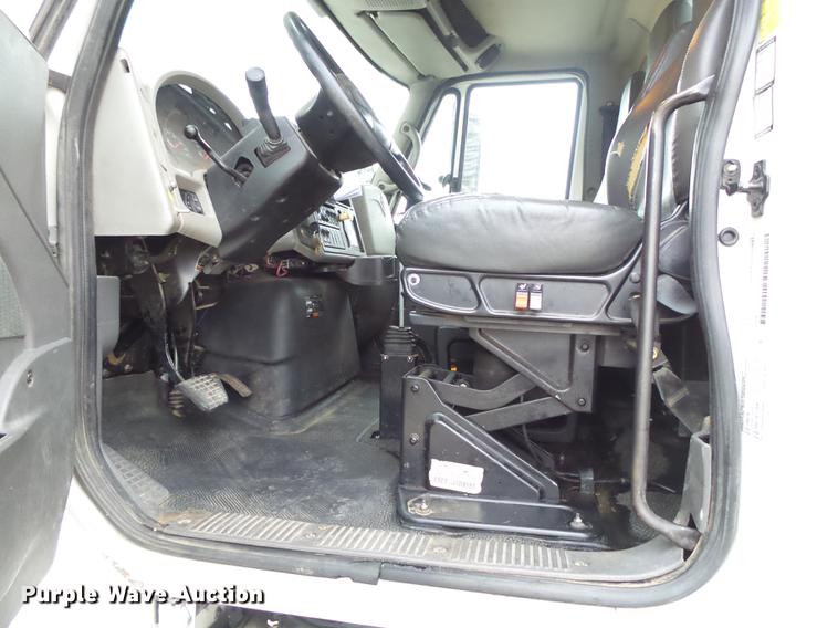 image for item DB7307 2008 International 7500 bucket truck