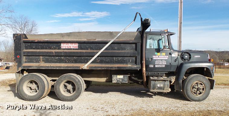 image for item DB7310 1996 Ford LT8000 dump truck