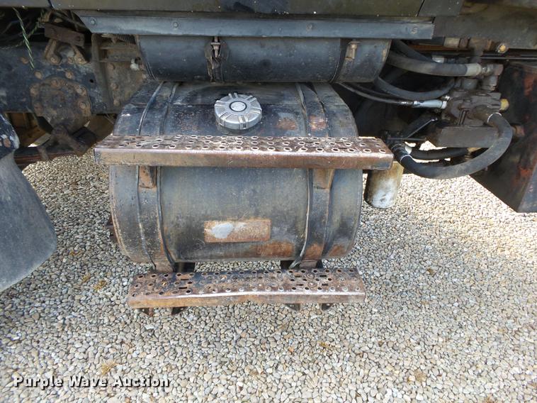 image for item DB7310 1996 Ford LT8000 dump truck