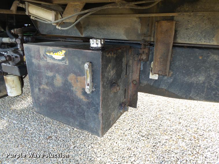 image for item DB7310 1996 Ford LT8000 dump truck