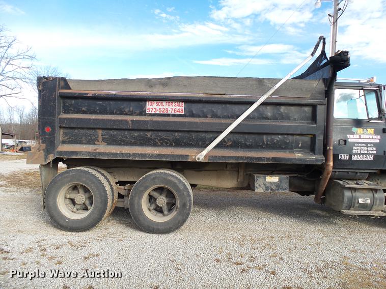 image for item DB7310 1996 Ford LT8000 dump truck