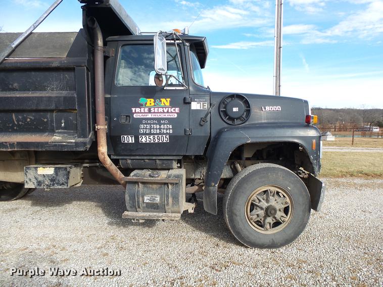 image for item DB7310 1996 Ford LT8000 dump truck