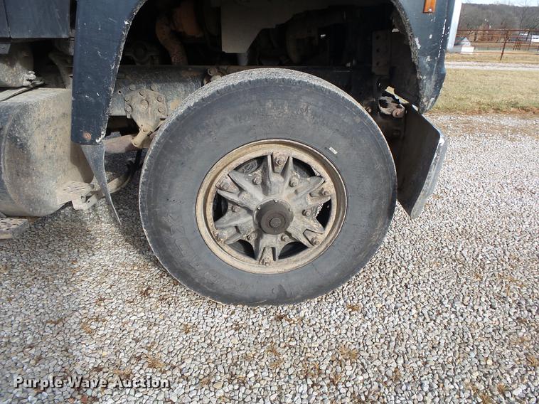 image for item DB7310 1996 Ford LT8000 dump truck